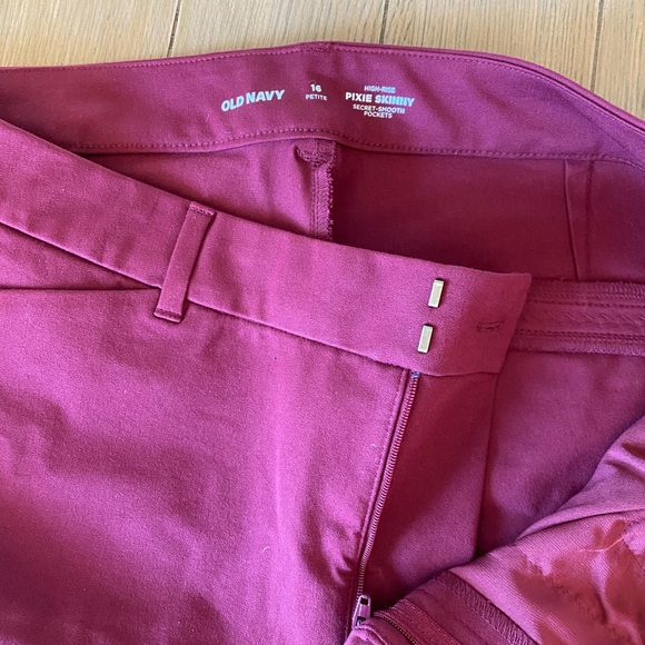 Maroon Old Navy Pixie skinny pants - Picture 4 of 5